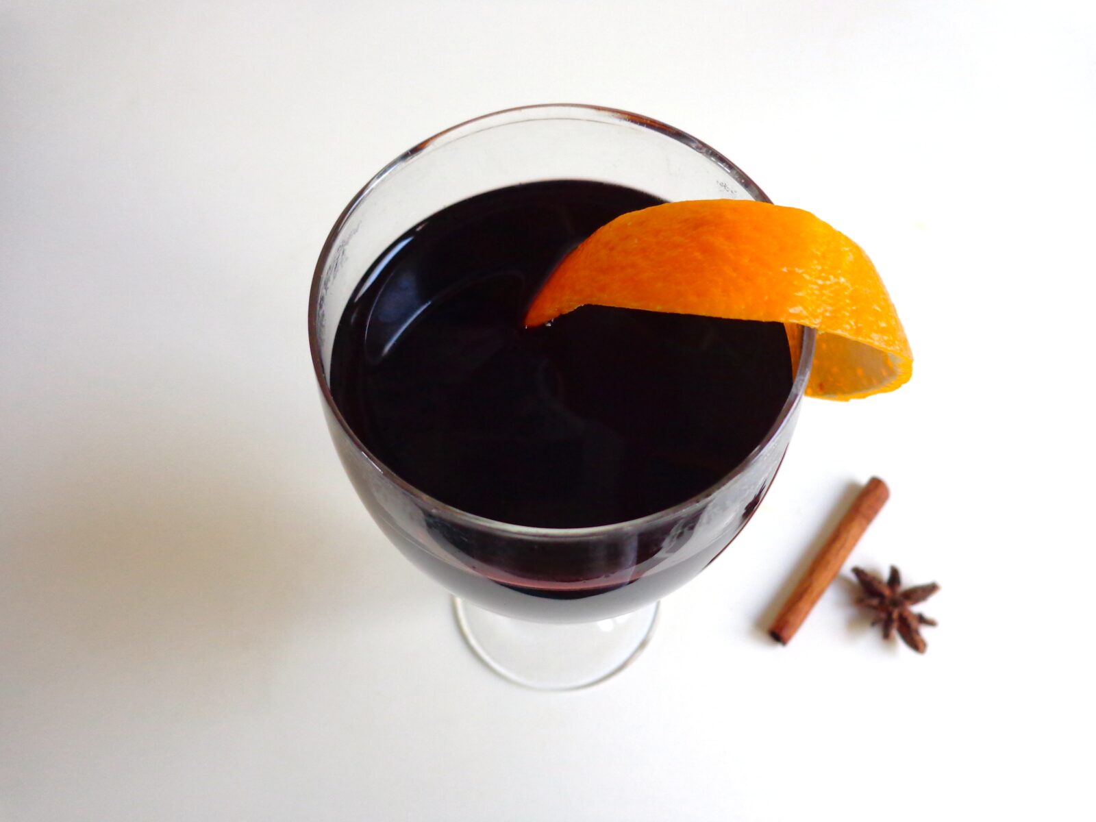 Cocktail hivernal : vin chaud épicé