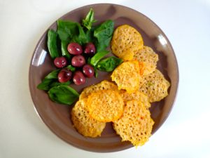 Biscuits apéritifs aux noisettes, herbes de Provence, parmesan et miel