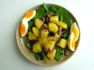 Poêlée de patates, légumes et oeufs - 5 ingredients 15 minutes